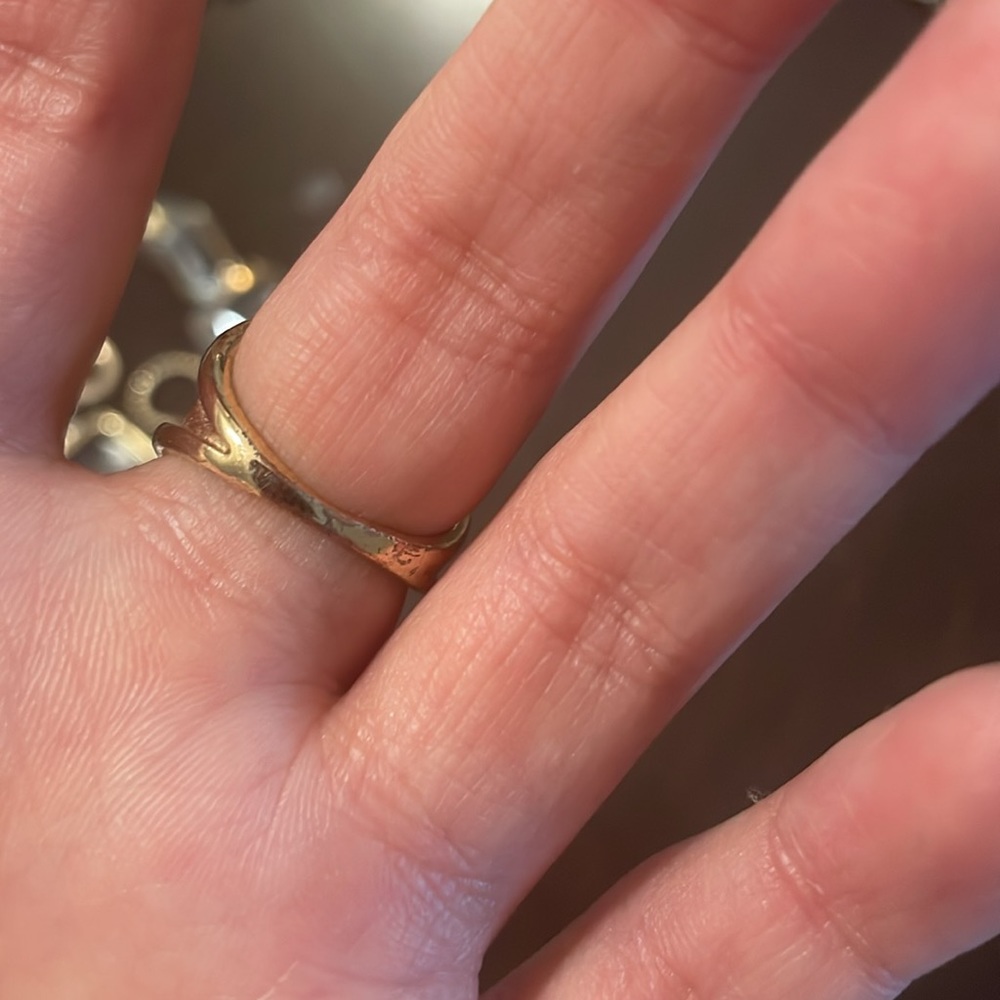 Size 7 ring - Picture 2 of 2